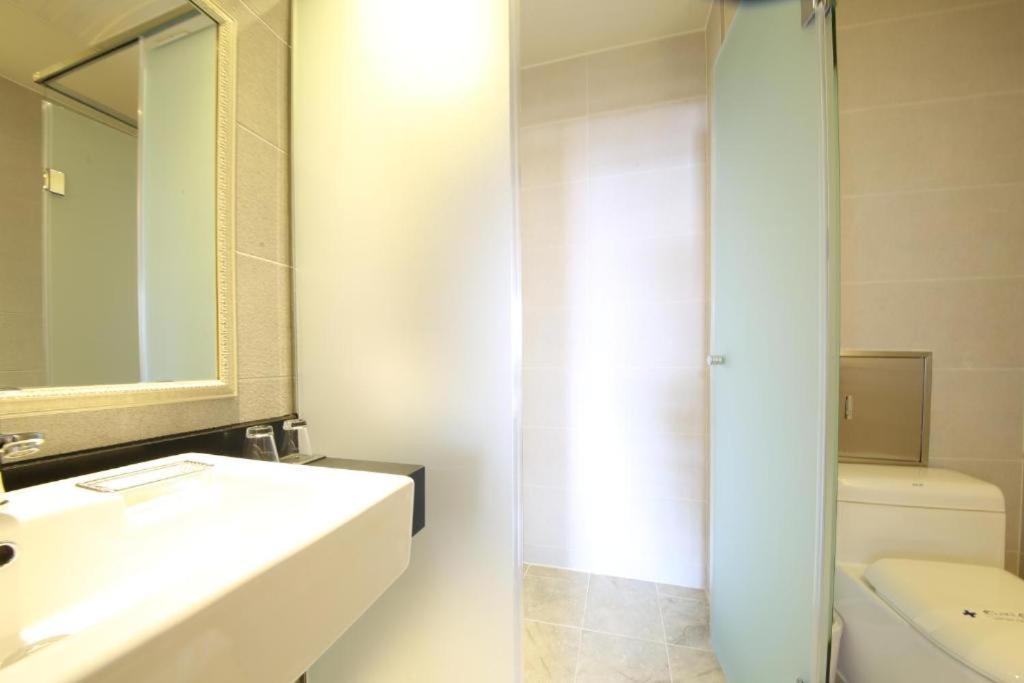 Lake 45 Hotel Naju Bagian luar foto
