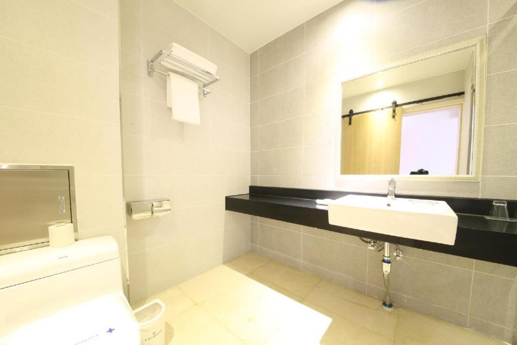 Lake 45 Hotel Naju Bagian luar foto