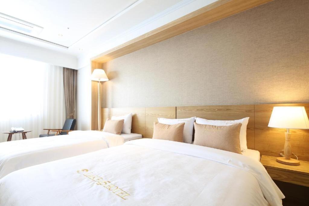 Lake 45 Hotel Naju Bagian luar foto