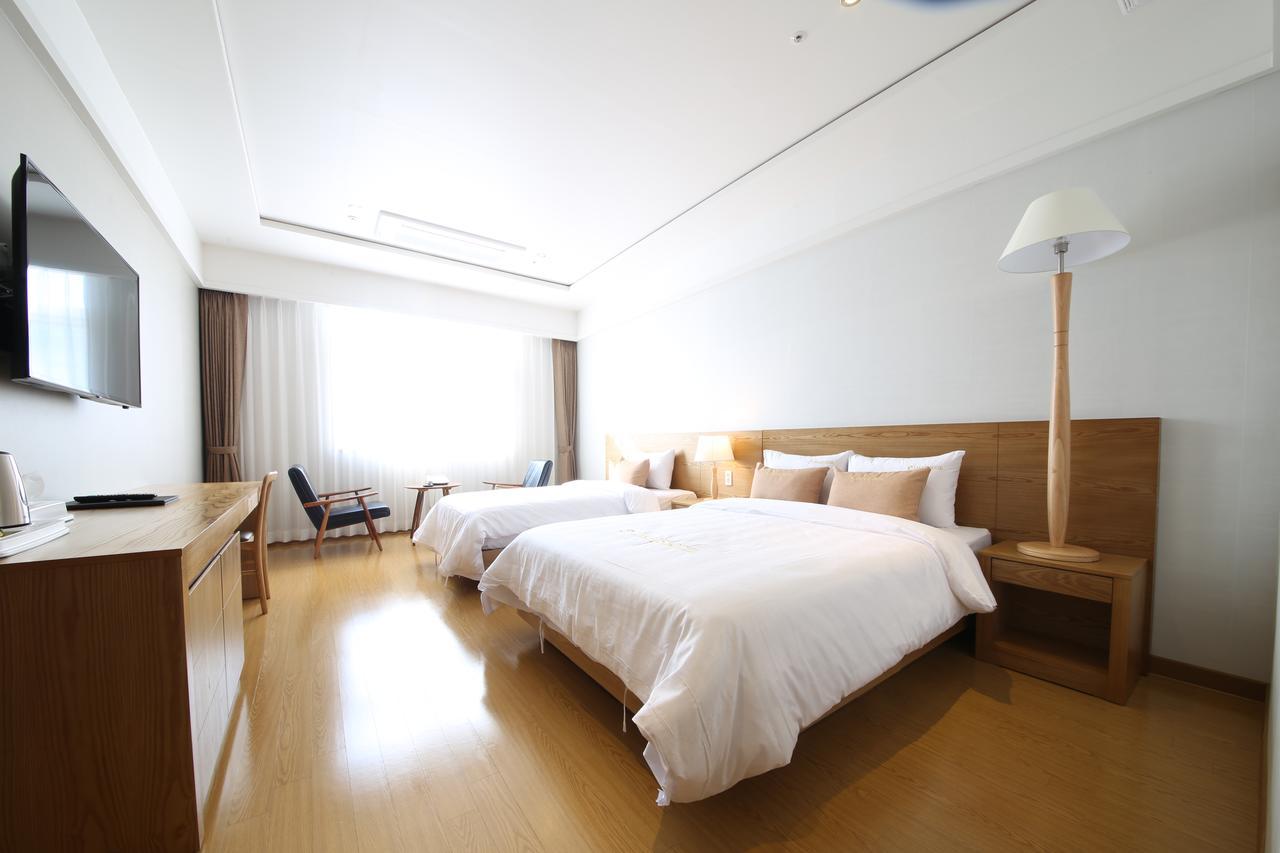 Lake 45 Hotel Naju Bagian luar foto