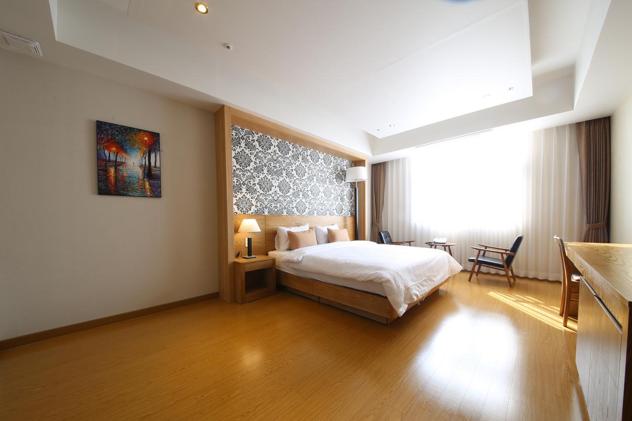 Lake 45 Hotel Naju Bagian luar foto