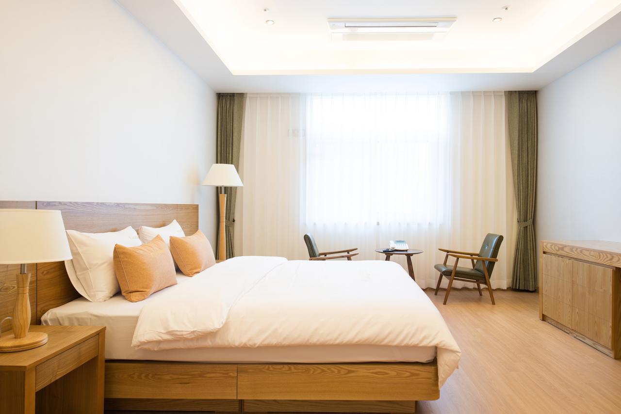 Lake 45 Hotel Naju Bagian luar foto